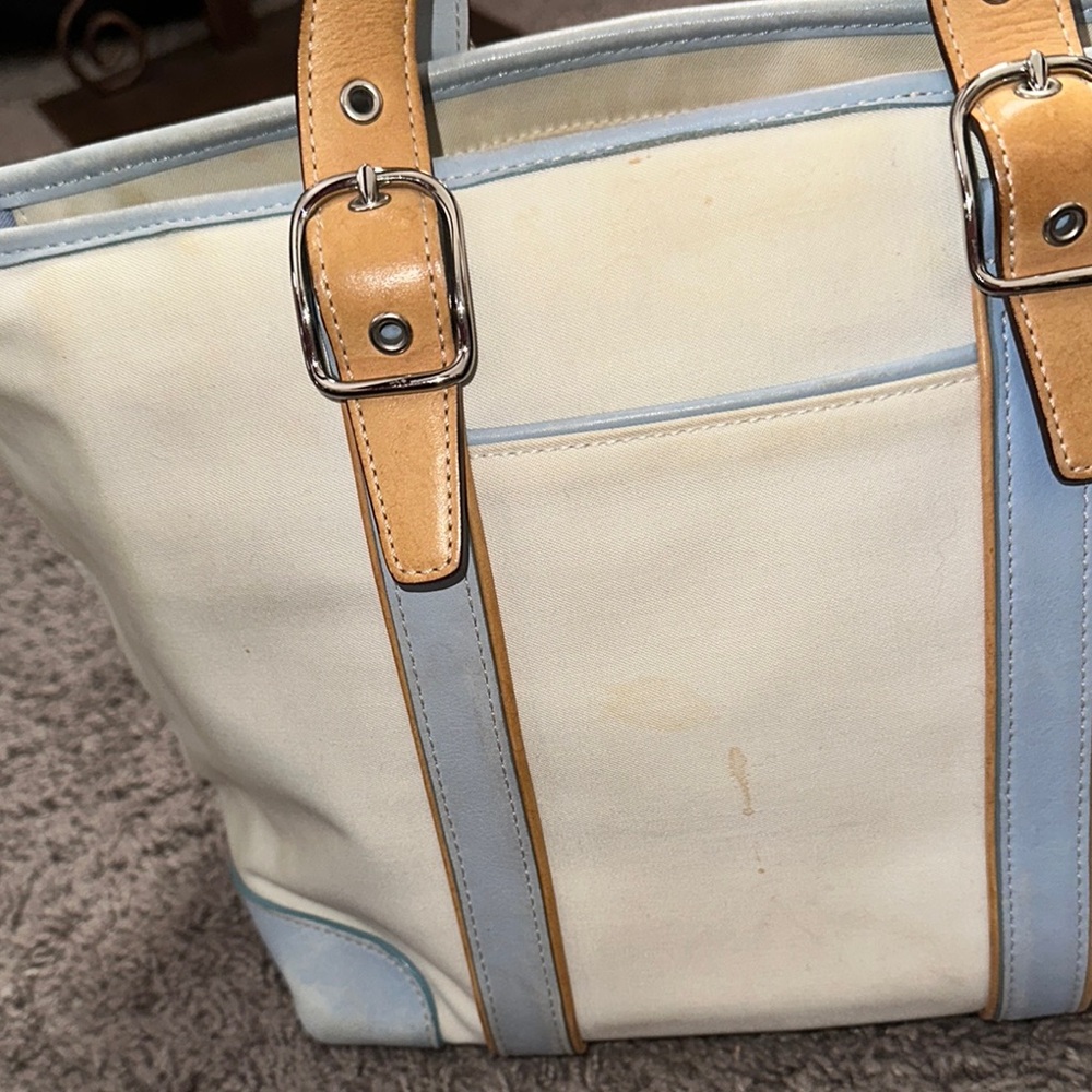 Coach Cream and Tan Shoulder Bag with Elegant Design - Picture 3 of 9